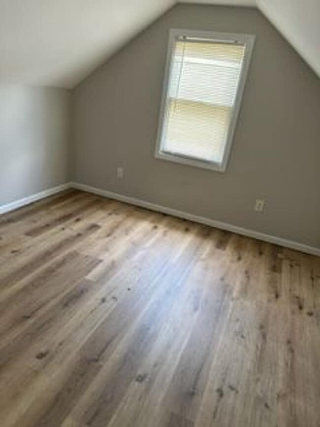 Building Photo - 4bedroom Home