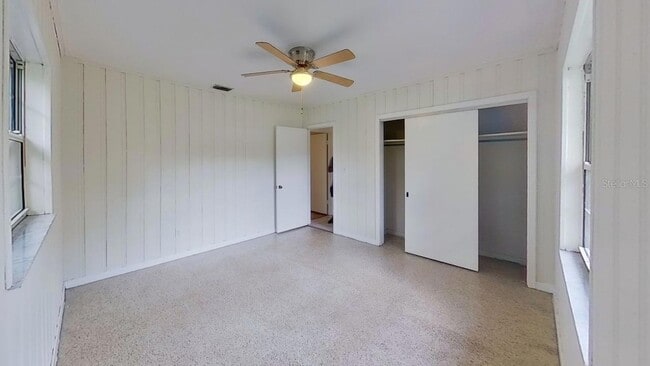 Building Photo - 6374 Hampton Dr N