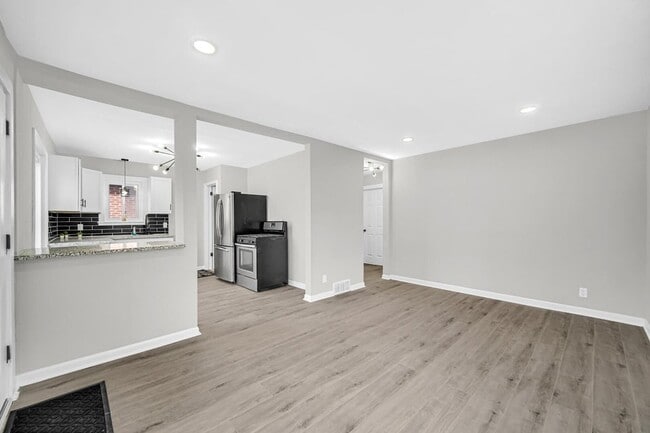 Building Photo - 735 Porter St