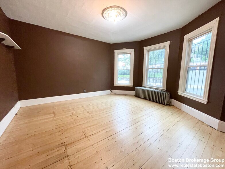 Building Photo - 61 Hillside St