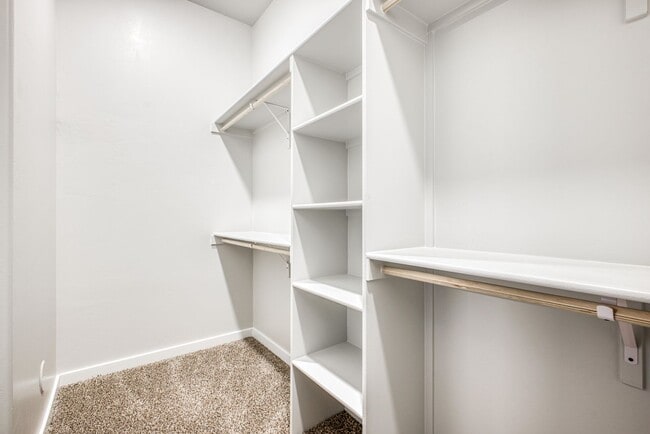 Building Photo - Beautiful East side House 4 bed-2.5 baths, part of The  Club that includes Swimming Pool, Gym, Te...