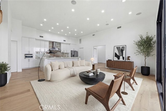 Building Photo - 6565 Pickwick St