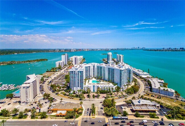 Building Photo - 7900 Harbor Island Dr