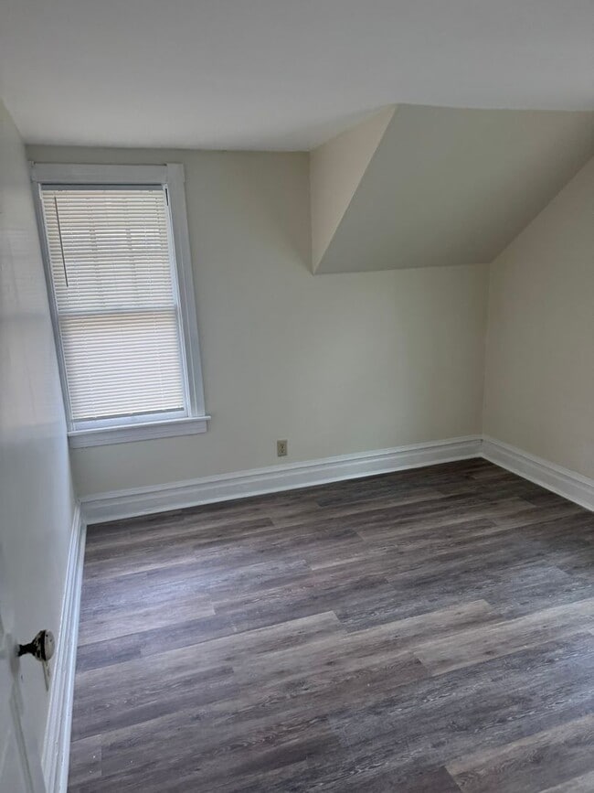 Building Photo - 3 bedroom, 1 bath, 2 story single family house