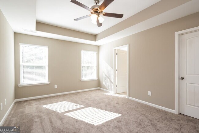 Building Photo - 646 Fieldcrest Dr