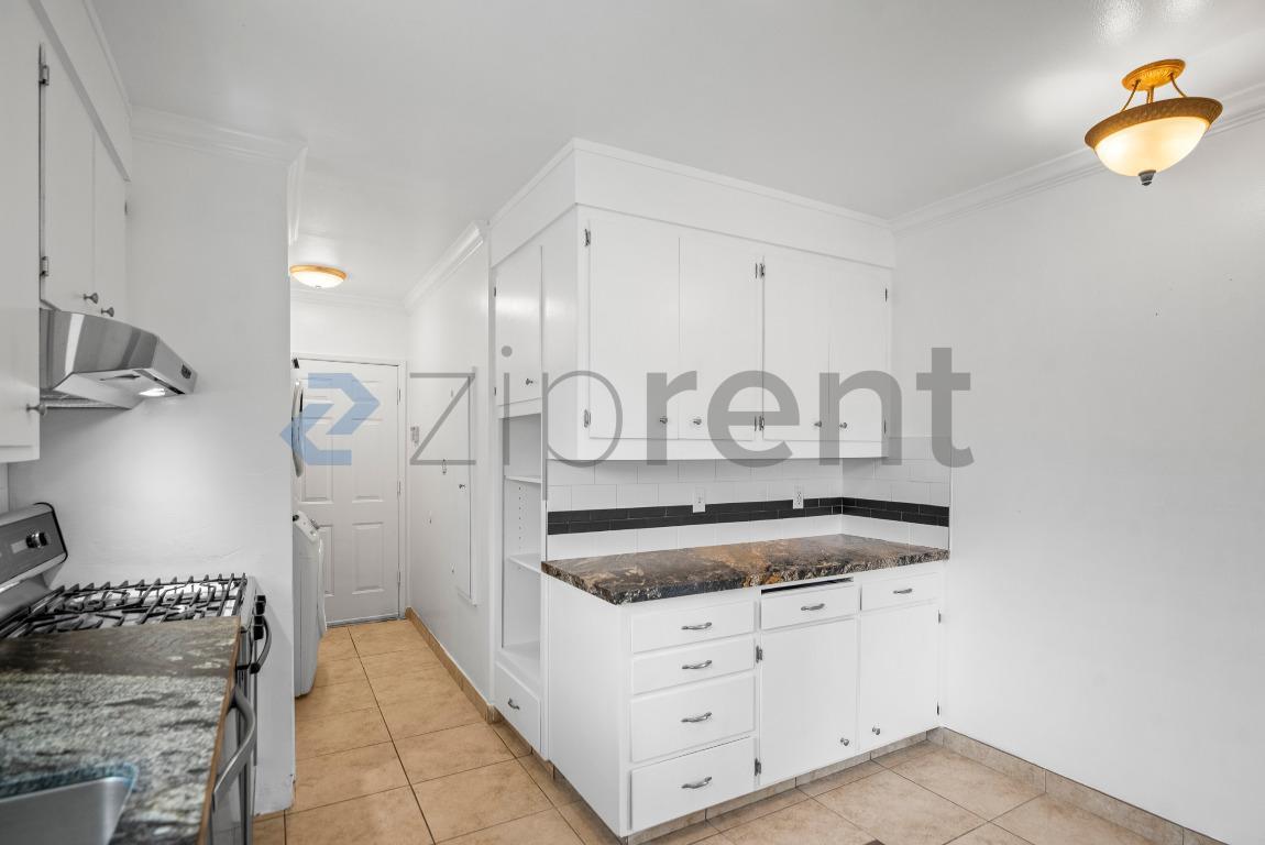 Building Photo - 22814 Kings Ct
