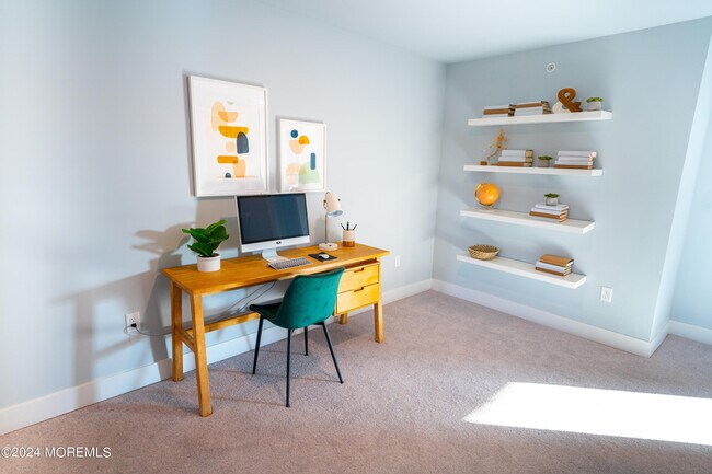 Building Photo - 4 Midway Rd S