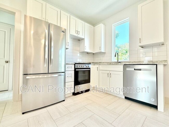 Building Photo - 728 Ellwood Ave