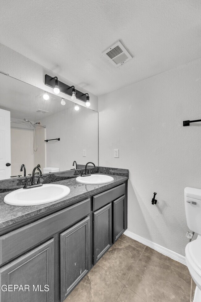 Building Photo - 10400 Valle Koki Dr
