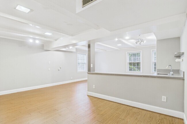 Building Photo - Large Home in Guilford Hills, Hardwood Flo...