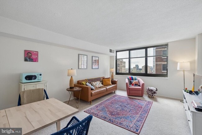 Building Photo - 1420 Locust St