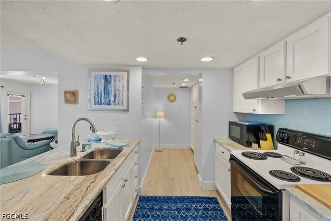 Building Photo - 3170 Matecumbe Key Rd