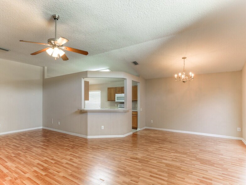 Building Photo - 10422 Hunters Haven Blvd