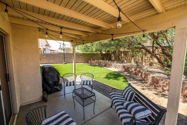 Building Photo - Smart East Side 3 Bedroom Home with EV cha...