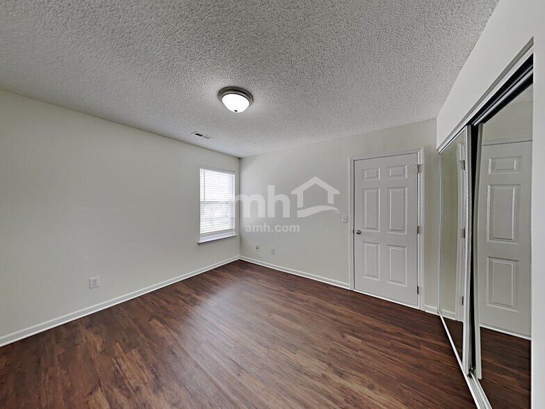 Building Photo - 3601 Edgeview Dr