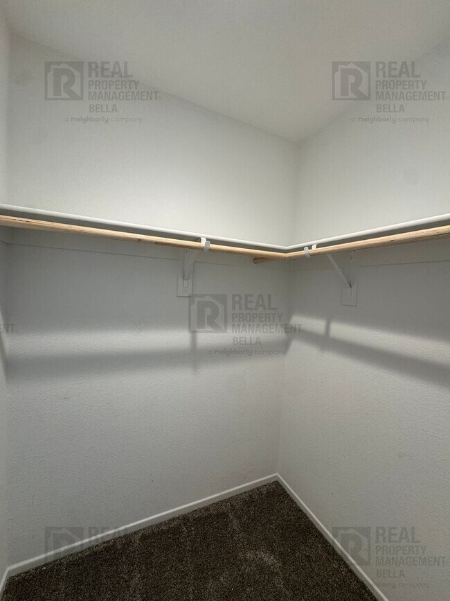 Building Photo - 2807 Moonshimmer St