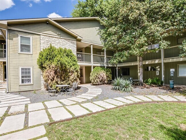 Primary Photo - 2303 East Side Dr
