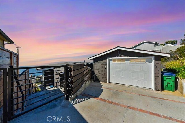 Building Photo - 2192 Crestview Dr