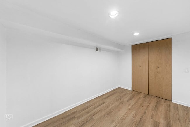 Building Photo - 3414 N Damen Ave