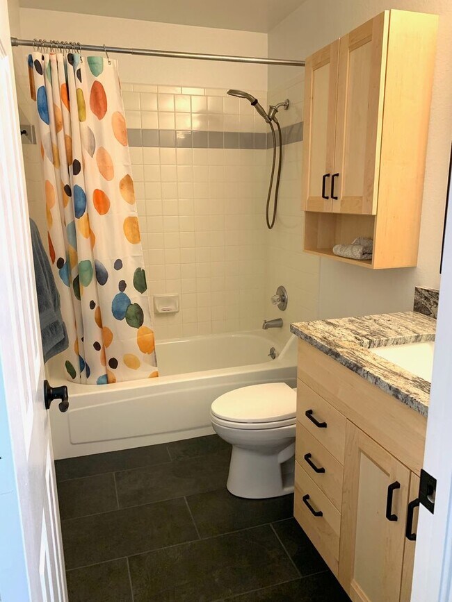 Building Photo - Turnkey 2 BDR/2BA Boulder Condo