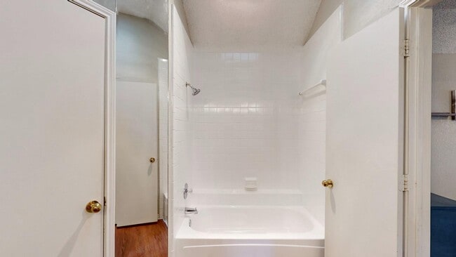 Building Photo - 2089 Bronco Ln