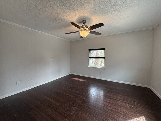 Building Photo - 117 Alma Dr