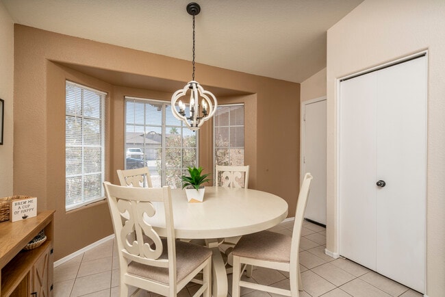 Building Photo - 1762 E Sycamore Rd