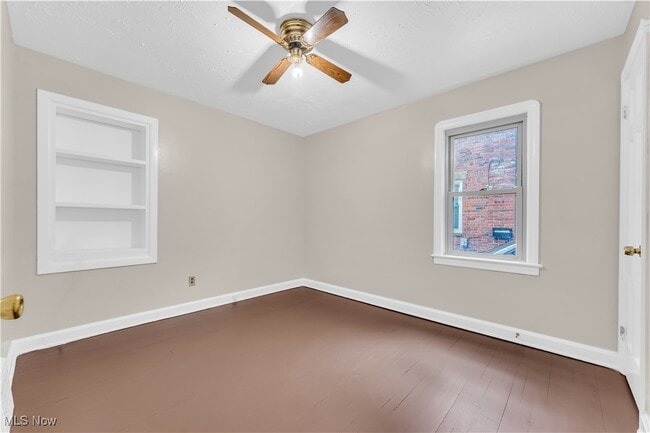 Building Photo - 401 E 257th St