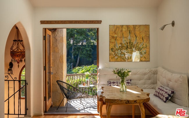 Building Photo - 8978 Wonderland Ave