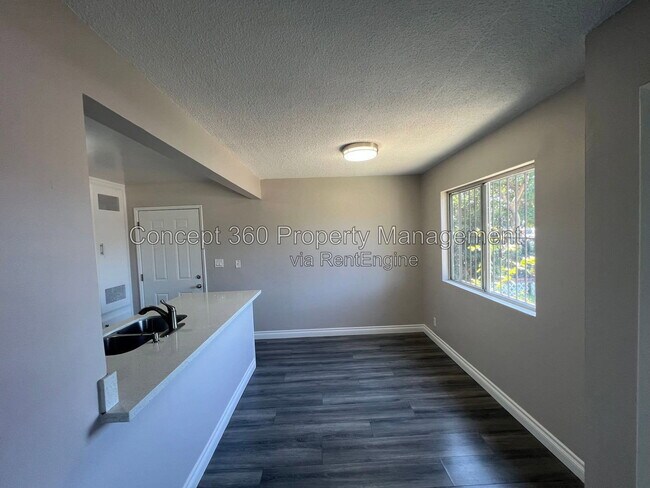 Building Photo - 2268 Myrtle Ave