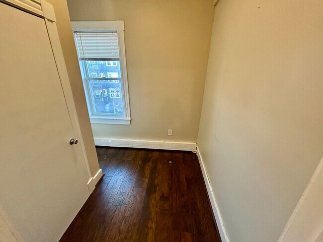 Building Photo - 16 Dalrymple St