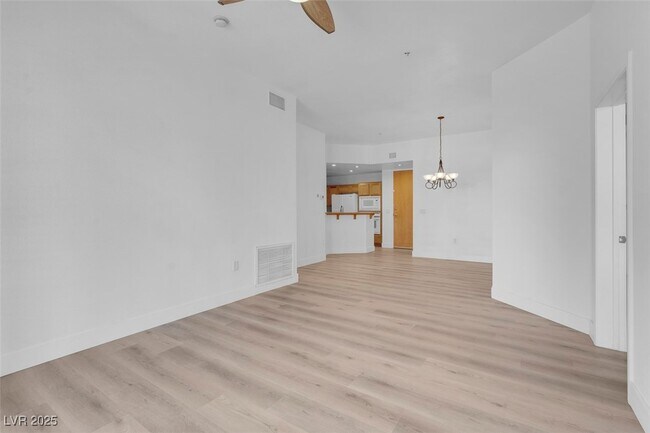 Building Photo - 75 E Agate Ave