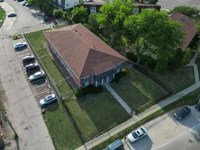 Building Photo - 8835 N Swan Rd