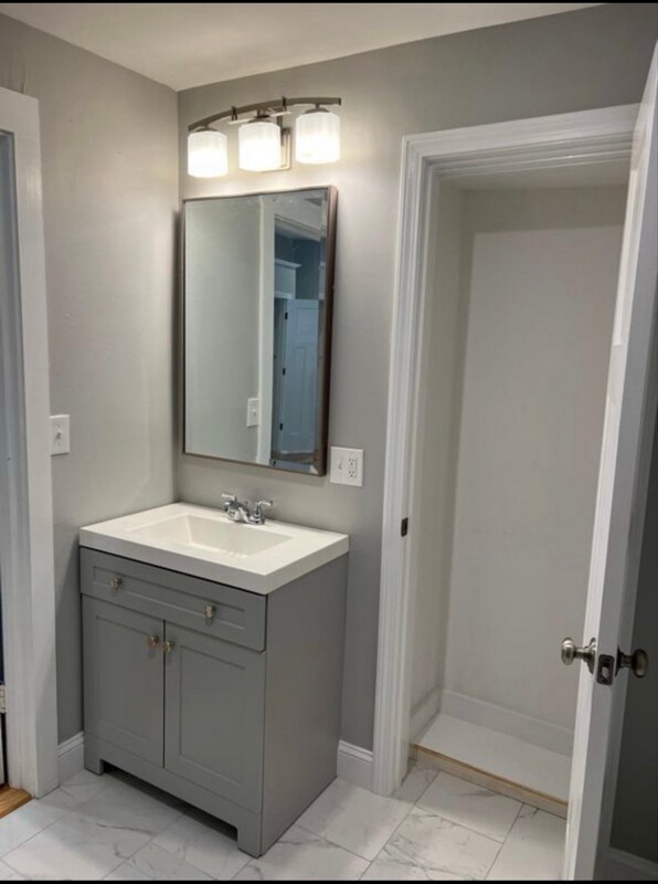 Building Photo - 72 3rd St