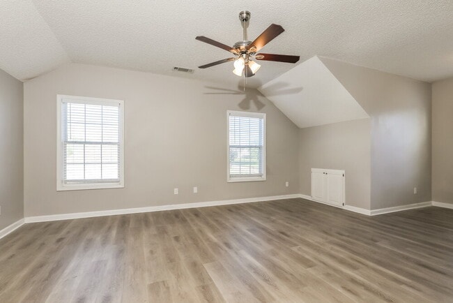 Building Photo - 1086 Maria Dr