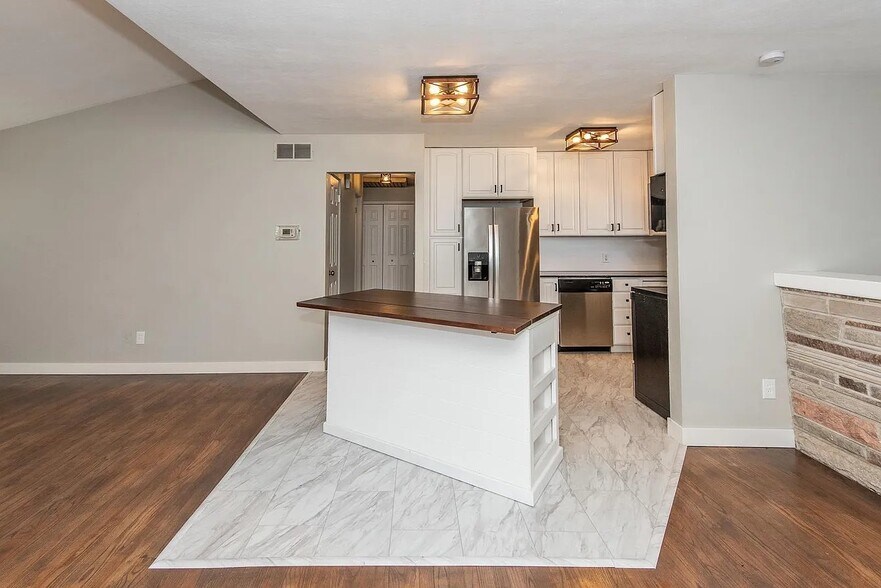 Building Photo - 317 S Pam Ave