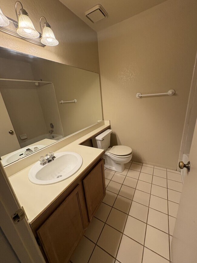 Building Photo - Eastside 4-bedroom 2.5-bathroom home with community pool