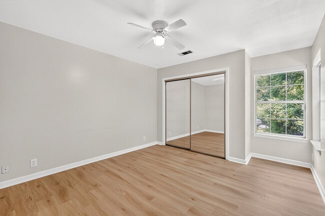 Building Photo - 440 English Ivy Dr