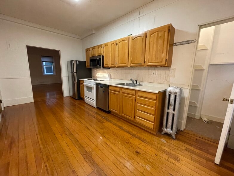 Building Photo - 11 Englewood Ave