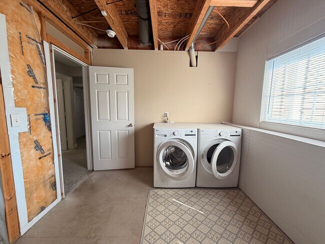 Building Photo - 1627 Hamlet Dr