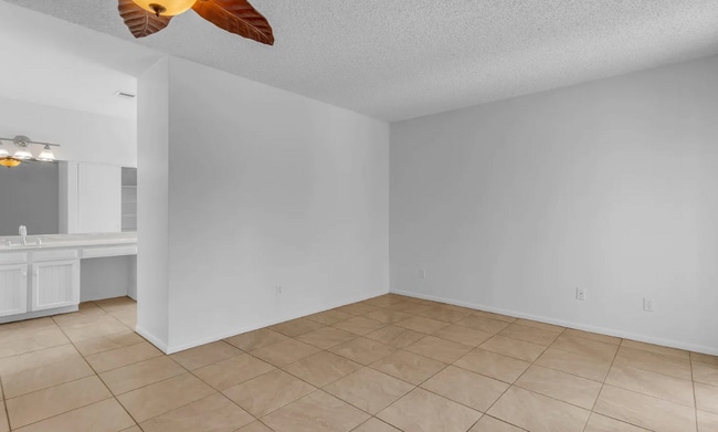 Building Photo - 2935 S Mollera