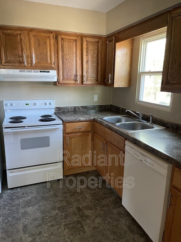 Building Photo - 3111 E 38th St