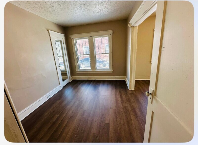 Building Photo - 345 1/2 Chemung St