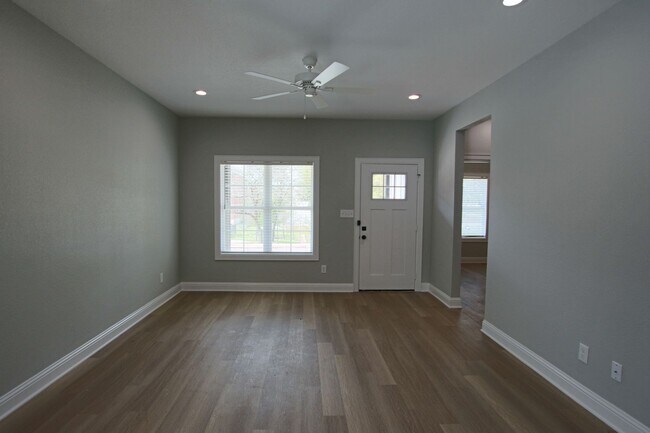 Building Photo - Coming Soon! 3 Bed 2 Bath Town Home in Tyler, Tx!