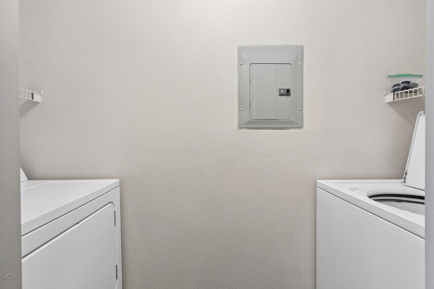 Building Photo - 12100 Metric Blvd