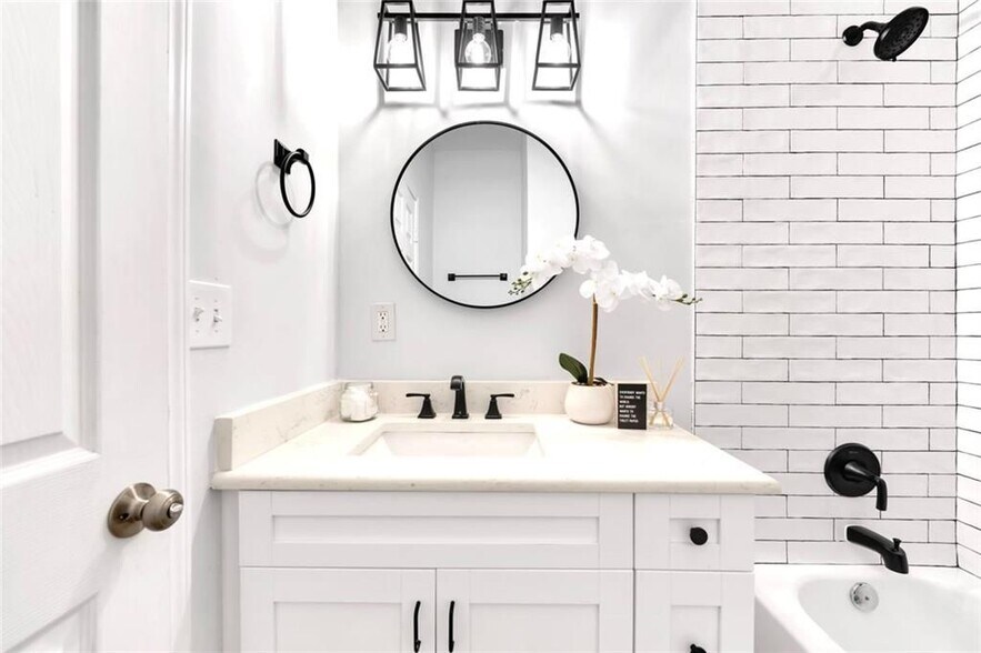 Building Photo - 56 Holly Rd NW