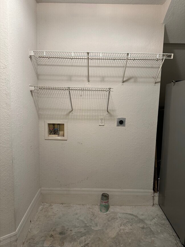 W/D hookups - 208 W Tever St