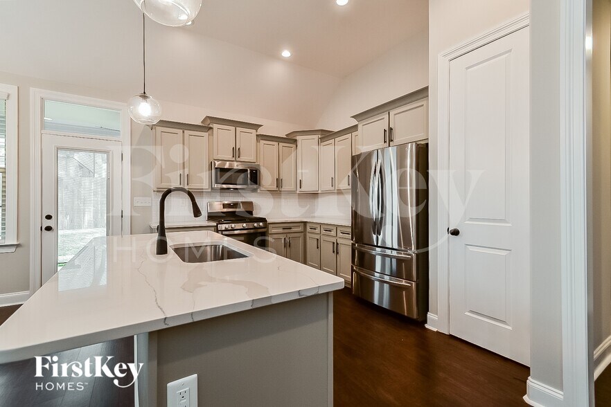 Building Photo - 7432 Appling Rain Dr