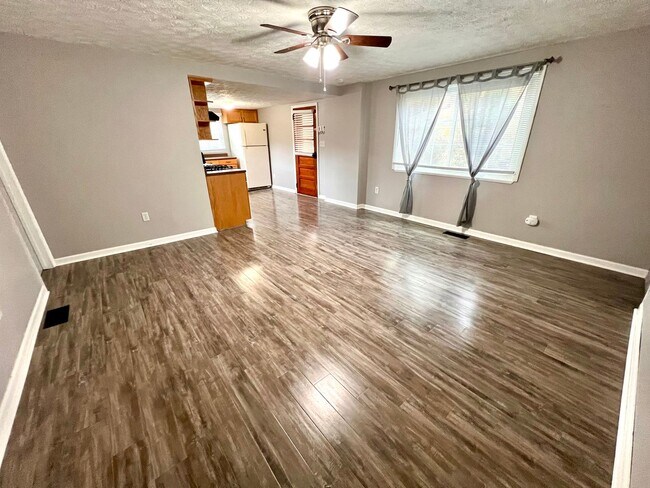 Building Photo - Bridgeville - 3 Bedroom 1.5 Bathroom - Hom...