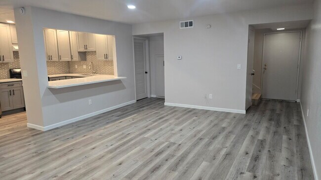 Building Photo - 2678 Caminito Secoya
